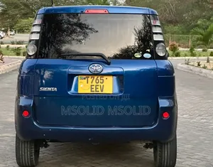 Toyota Sienta 2006 Blue