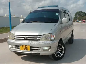 Toyota Noah 2003 Silver