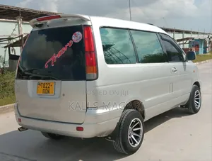 Toyota Noah 2003 Silver