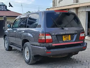 Toyota Land Cruiser 2005 Gray