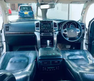 Toyota Land Cruiser 2013 White