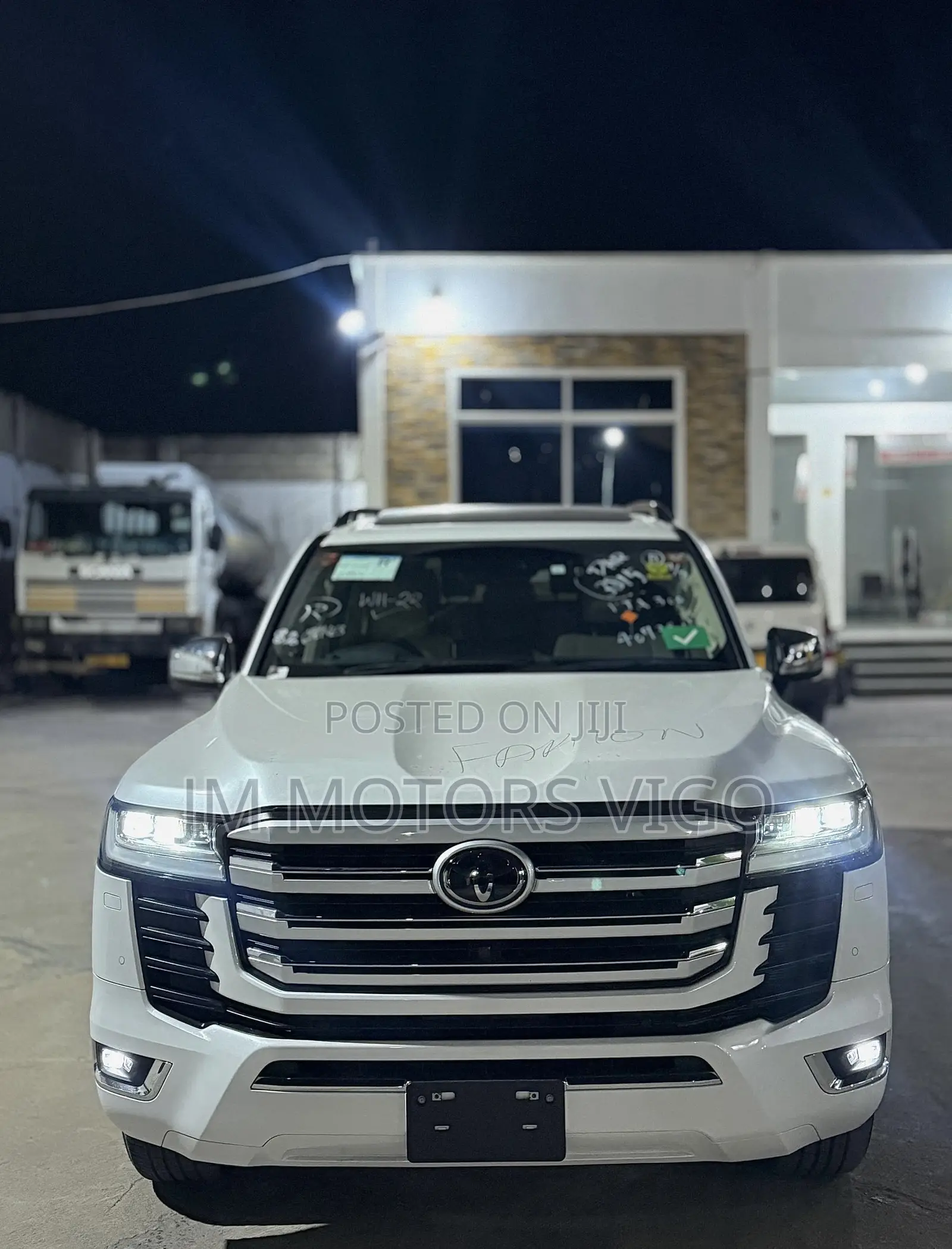 Toyota Land Cruiser LC300 2023 White