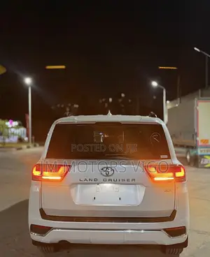 Toyota Land Cruiser LC300 2023 White