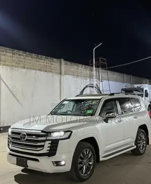 Toyota Land Cruiser LC300 2023 White