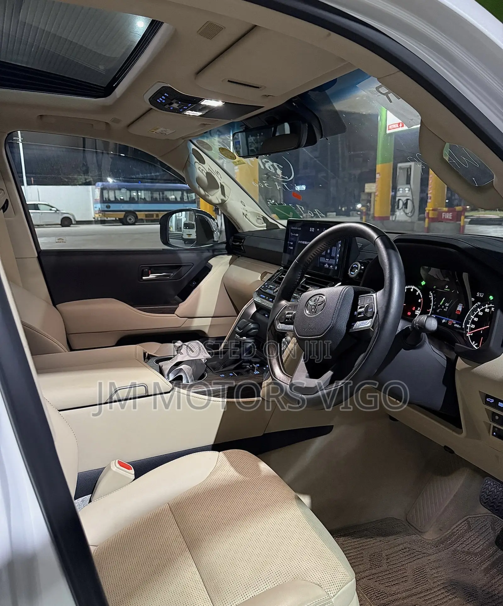 Toyota Land Cruiser LC300 2023 White