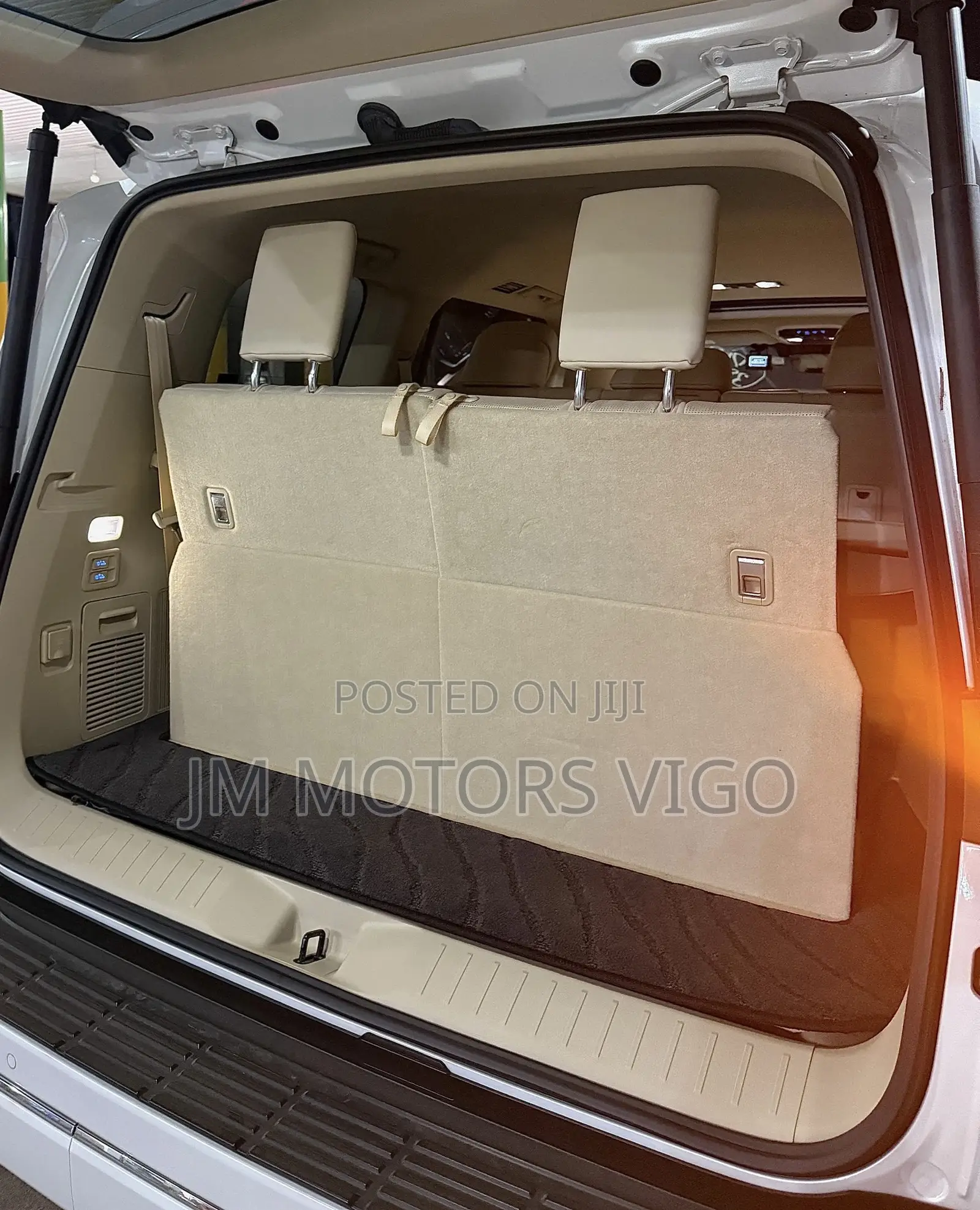 Toyota Land Cruiser LC300 2023 White