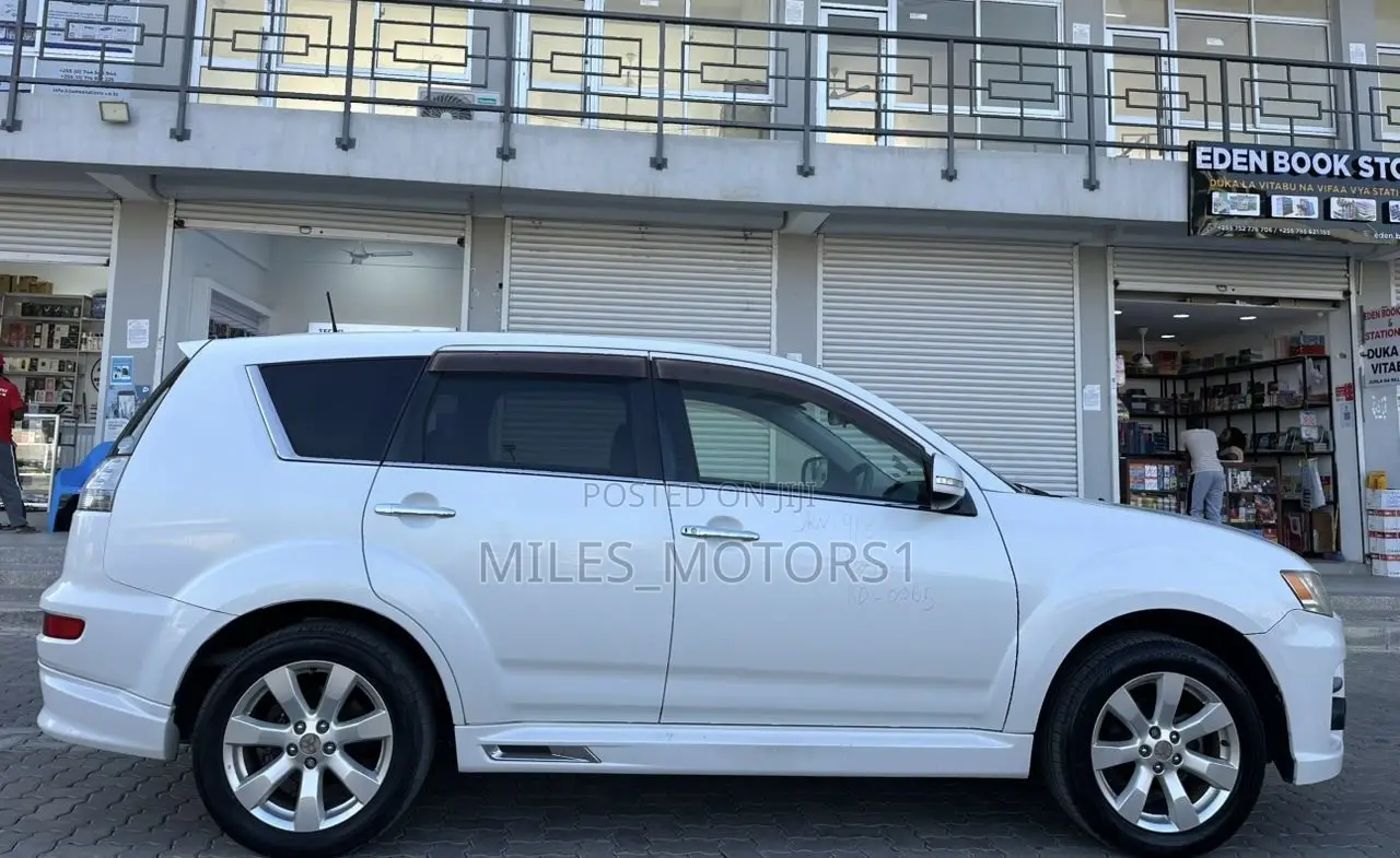 Mitsubishi Outlander 2012 White