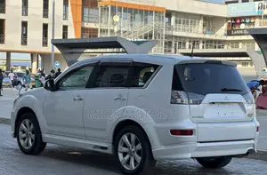 Mitsubishi Outlander 2012 White