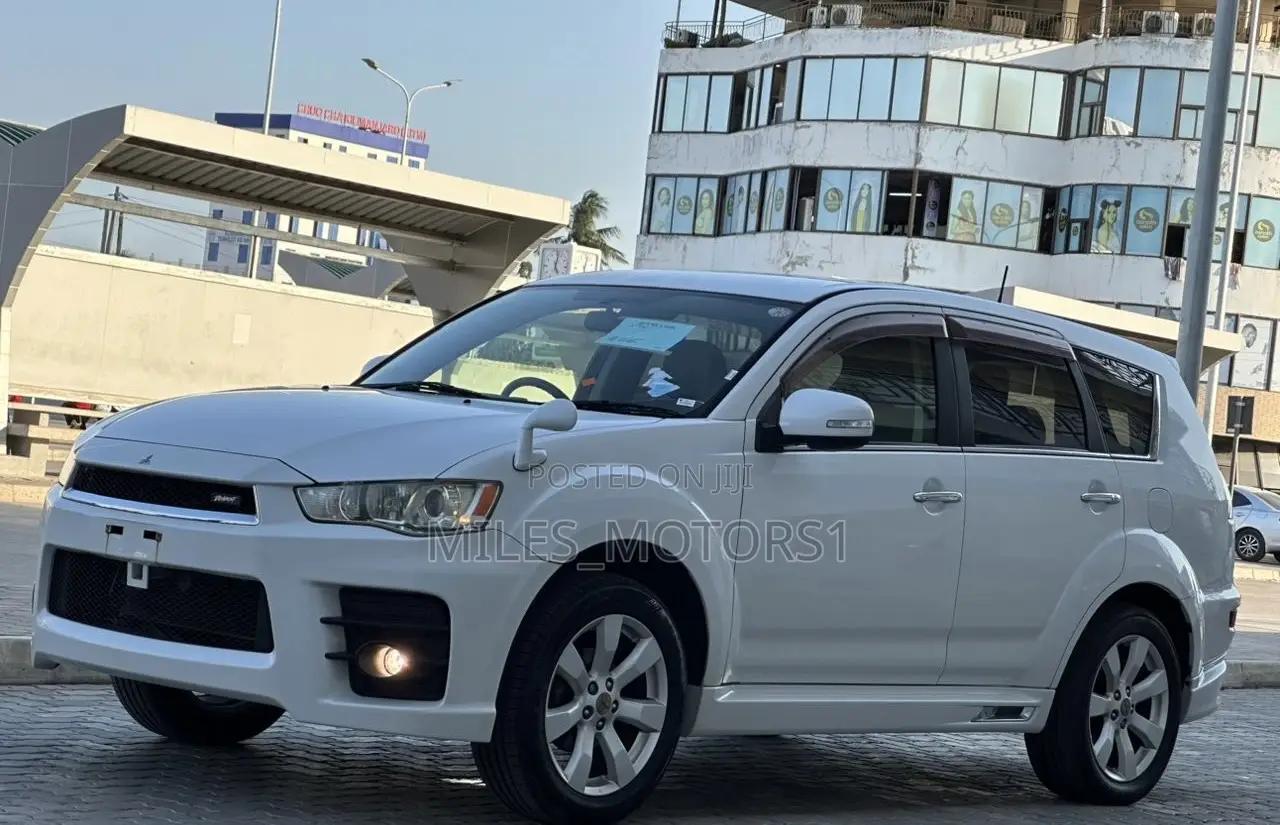 Mitsubishi Outlander 2012 White