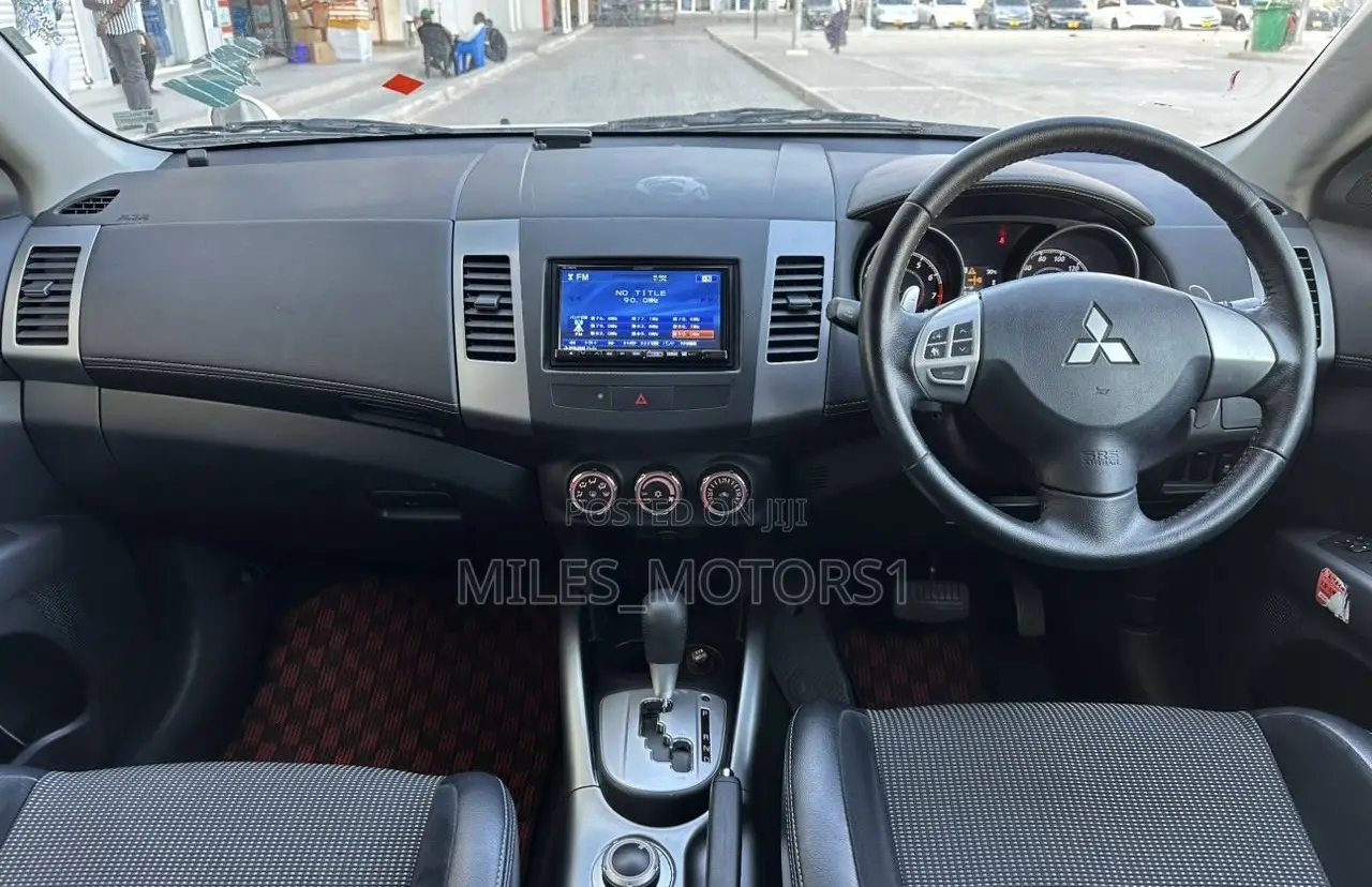 Mitsubishi Outlander 2012 White