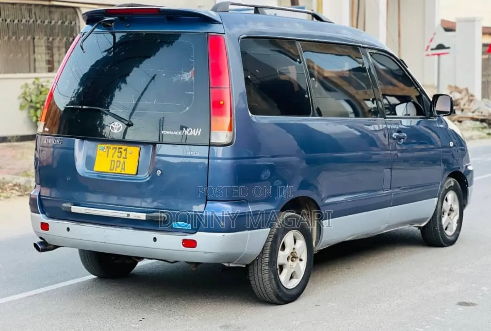 Toyota Noah 2002 Blue