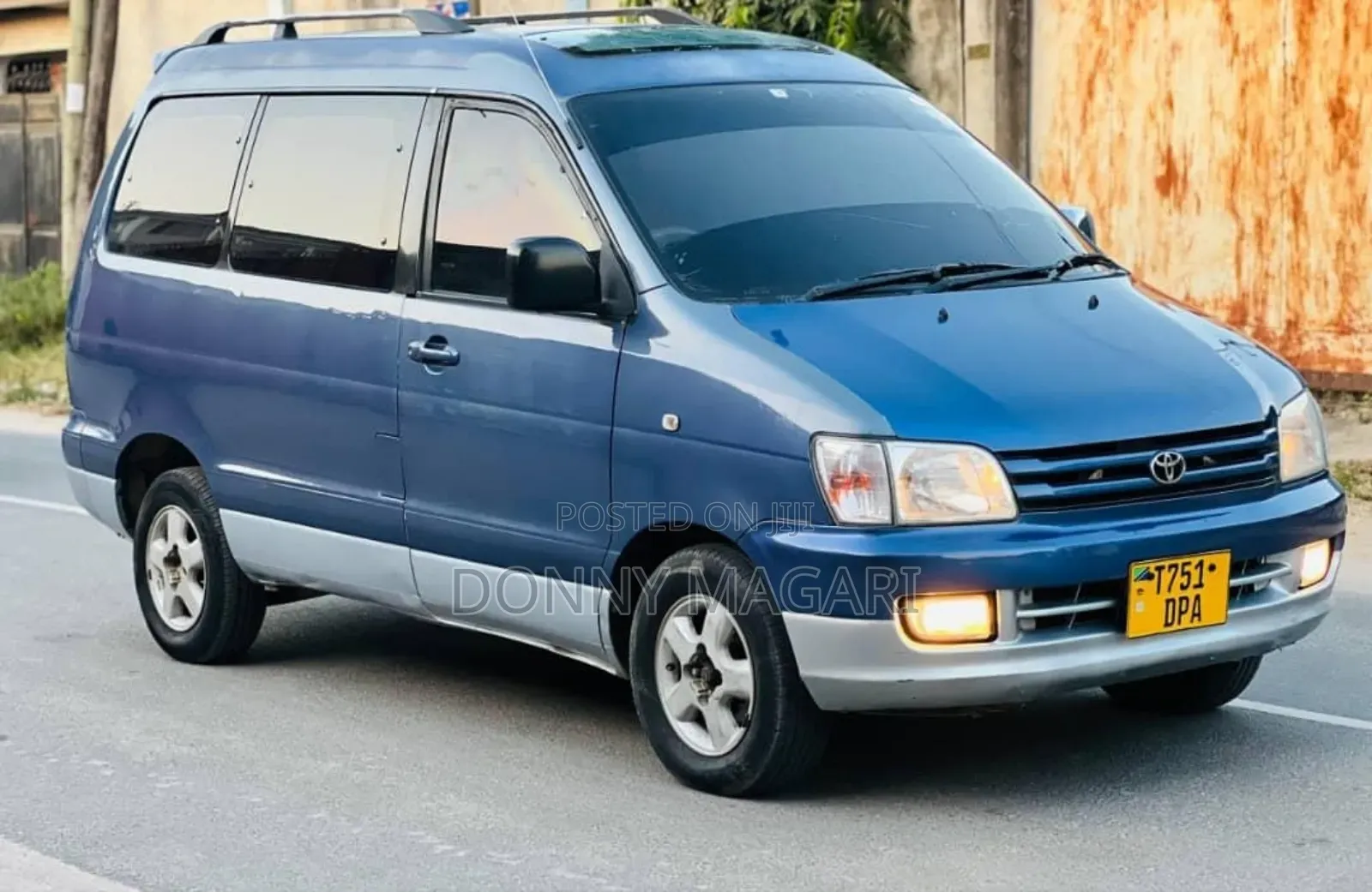 Toyota Noah 2002 Blue