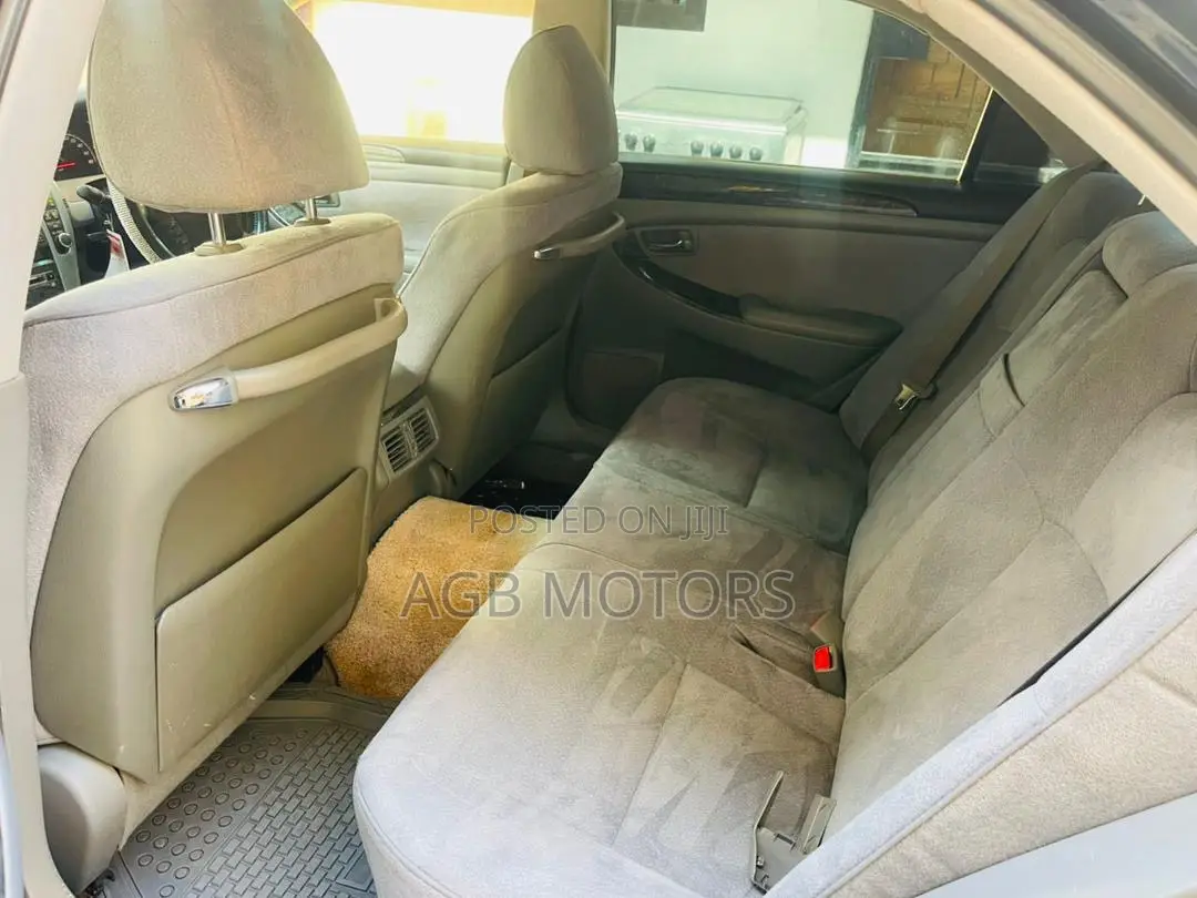 Toyota Crown 2006 Blue