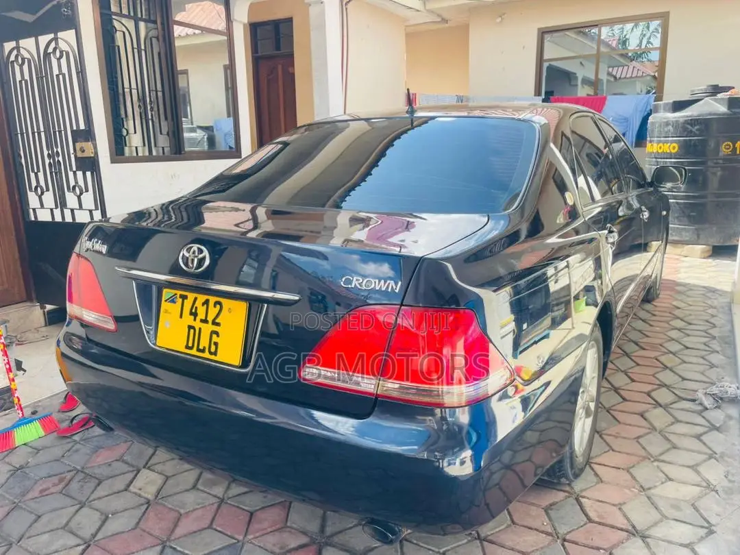 Toyota Crown 2006 Blue