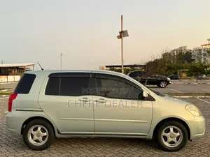 Toyota Raum 2004 Green