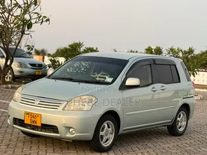 Toyota Raum 2004 Green