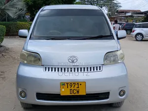 Toyota Porte 2005 Silver