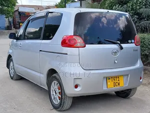 Toyota Porte 2005 Silver