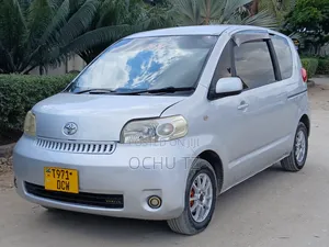 Toyota Porte 2005 Silver