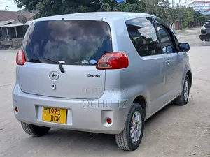 Toyota Porte 2005 Silver