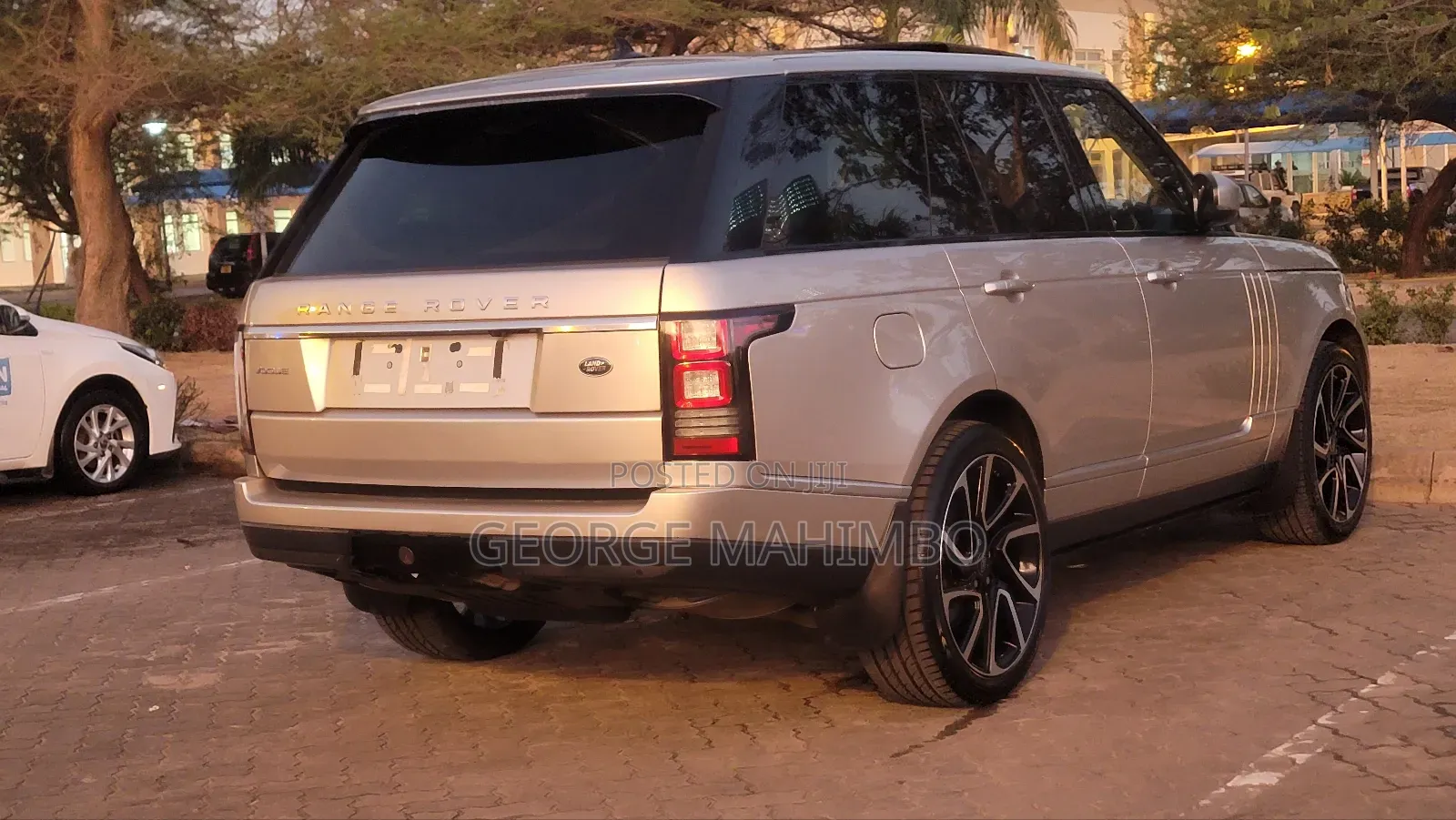 Land Rover Range Rover Vogue 2016 Gold