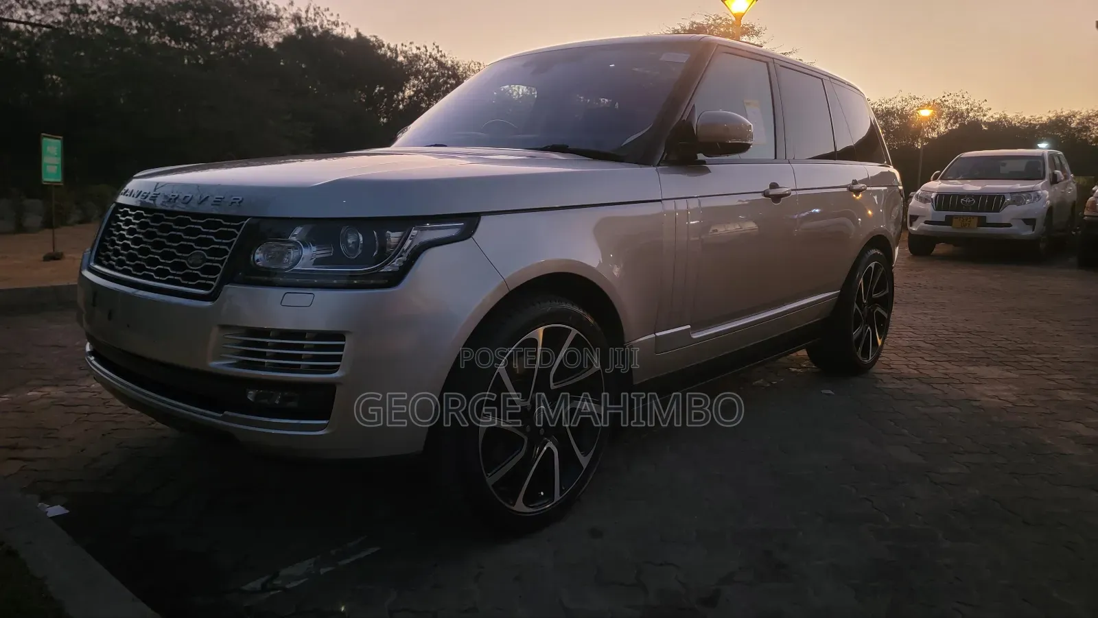 Land Rover Range Rover Vogue 2016 Gold