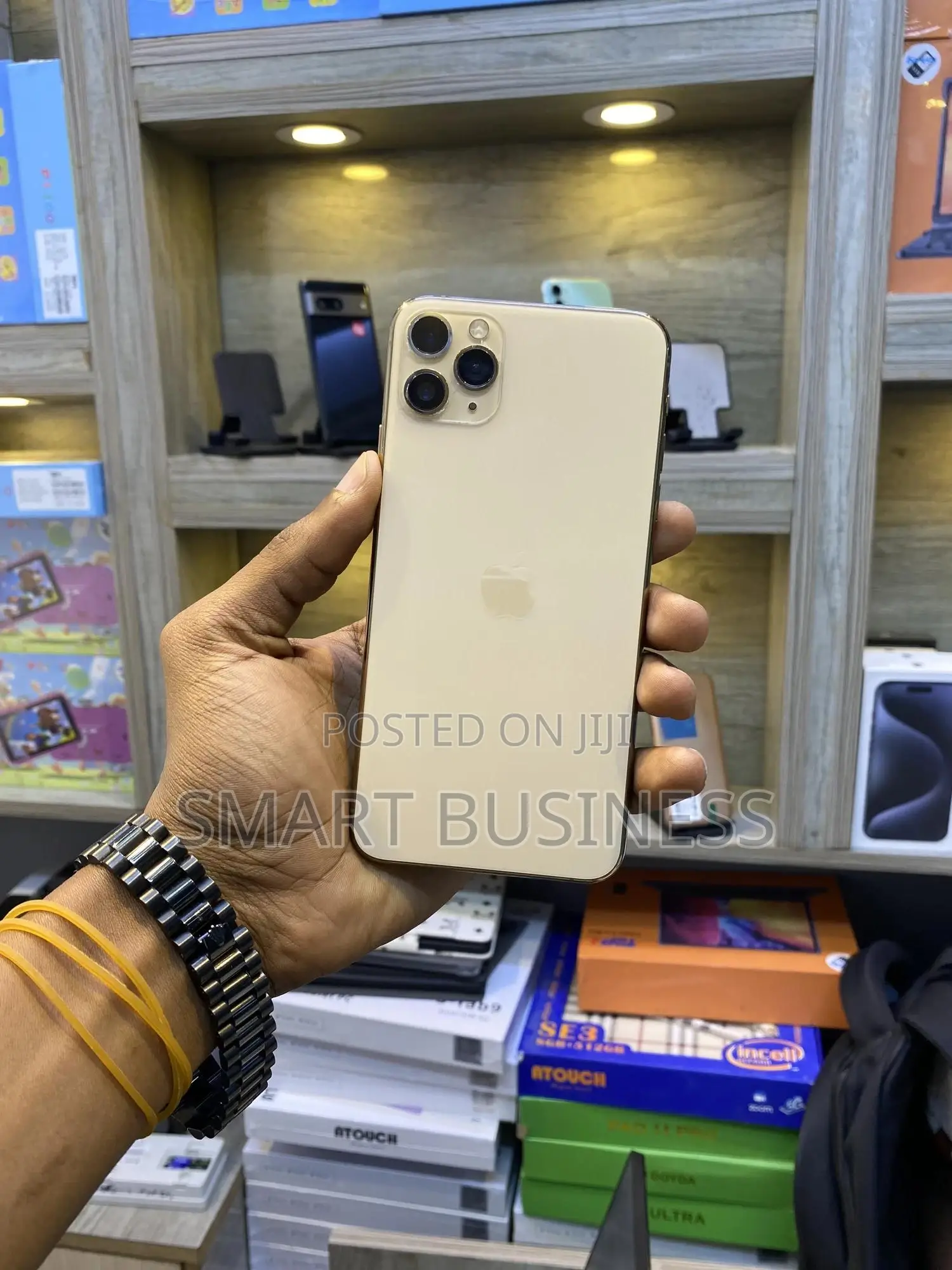 New Apple iPhone 11 Pro Max 256 GB Gold