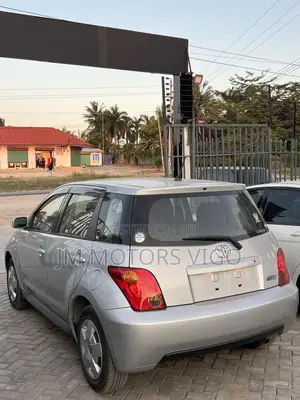Toyota IST 2004 Silver