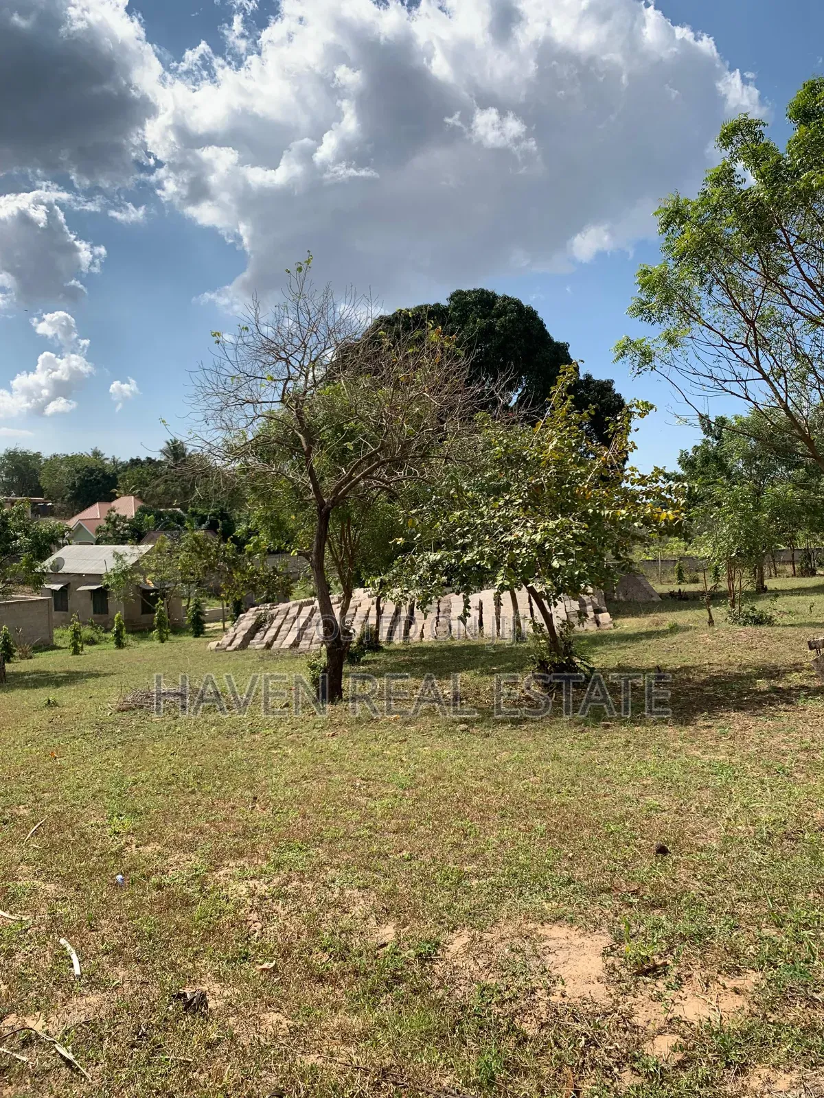 Plot for Sale at Madale