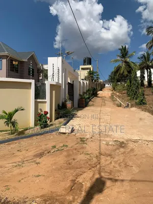 Plot for Sale at Madale