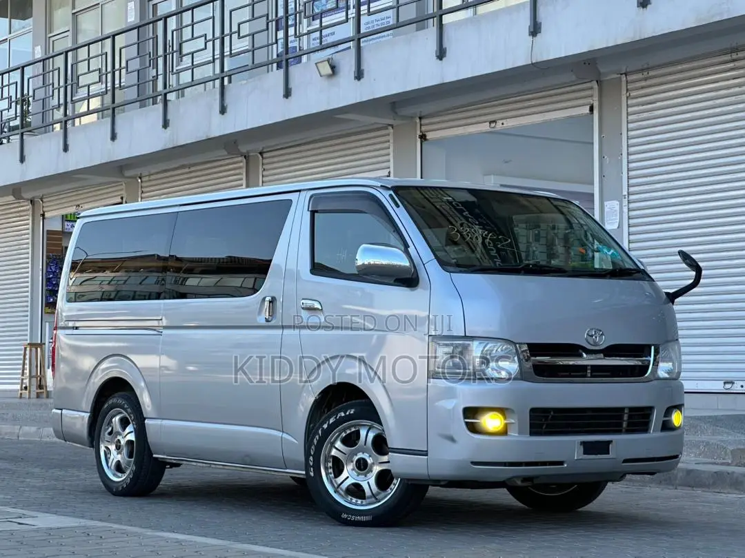 Toyota HiAce 2005 Silver