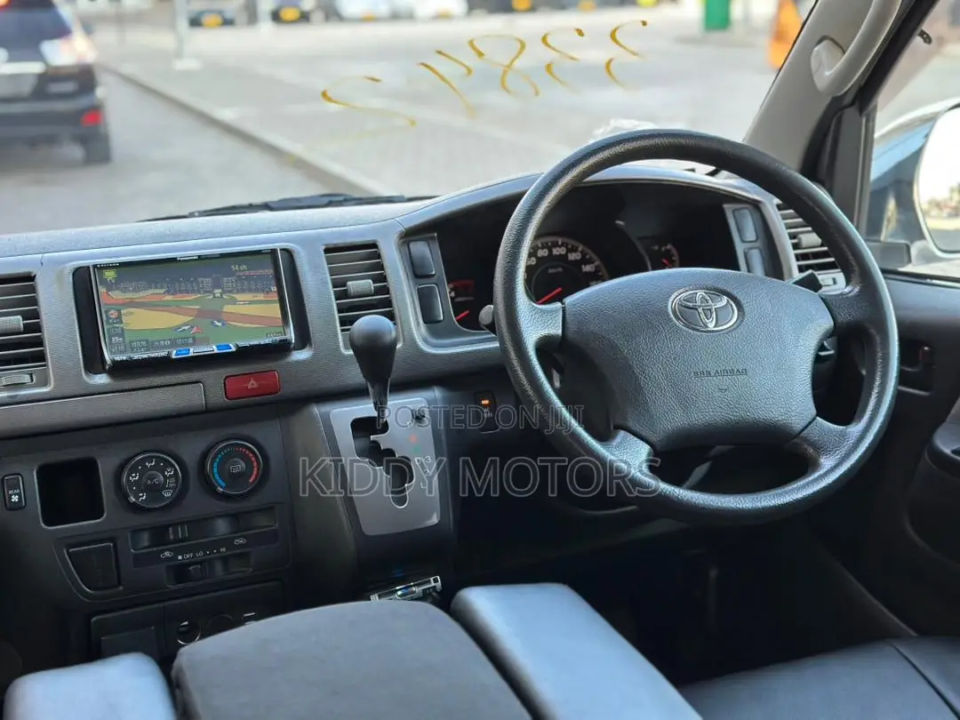 Toyota HiAce 2005 Silver