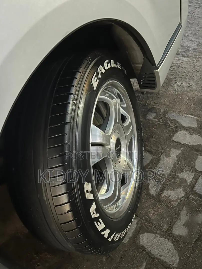 Toyota HiAce 2005 Silver