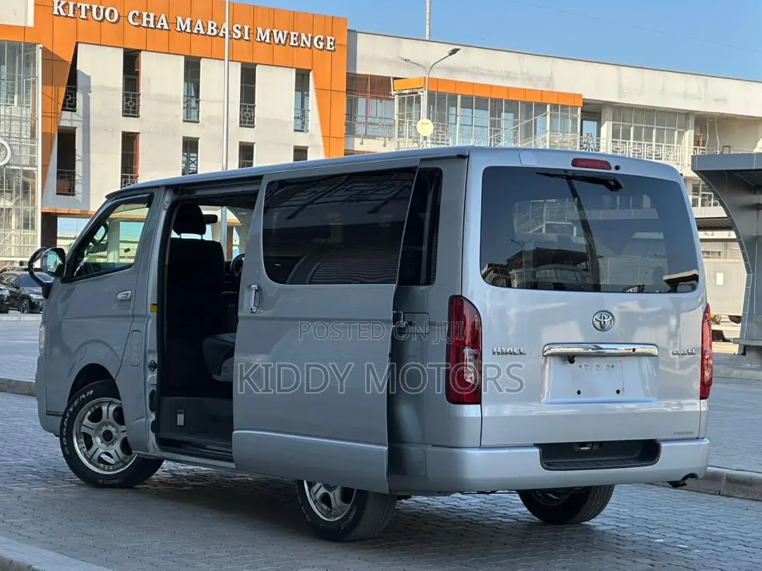 Toyota HiAce 2005 Silver