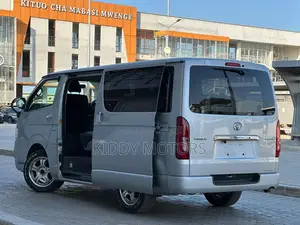 Toyota HiAce 2005 Silver