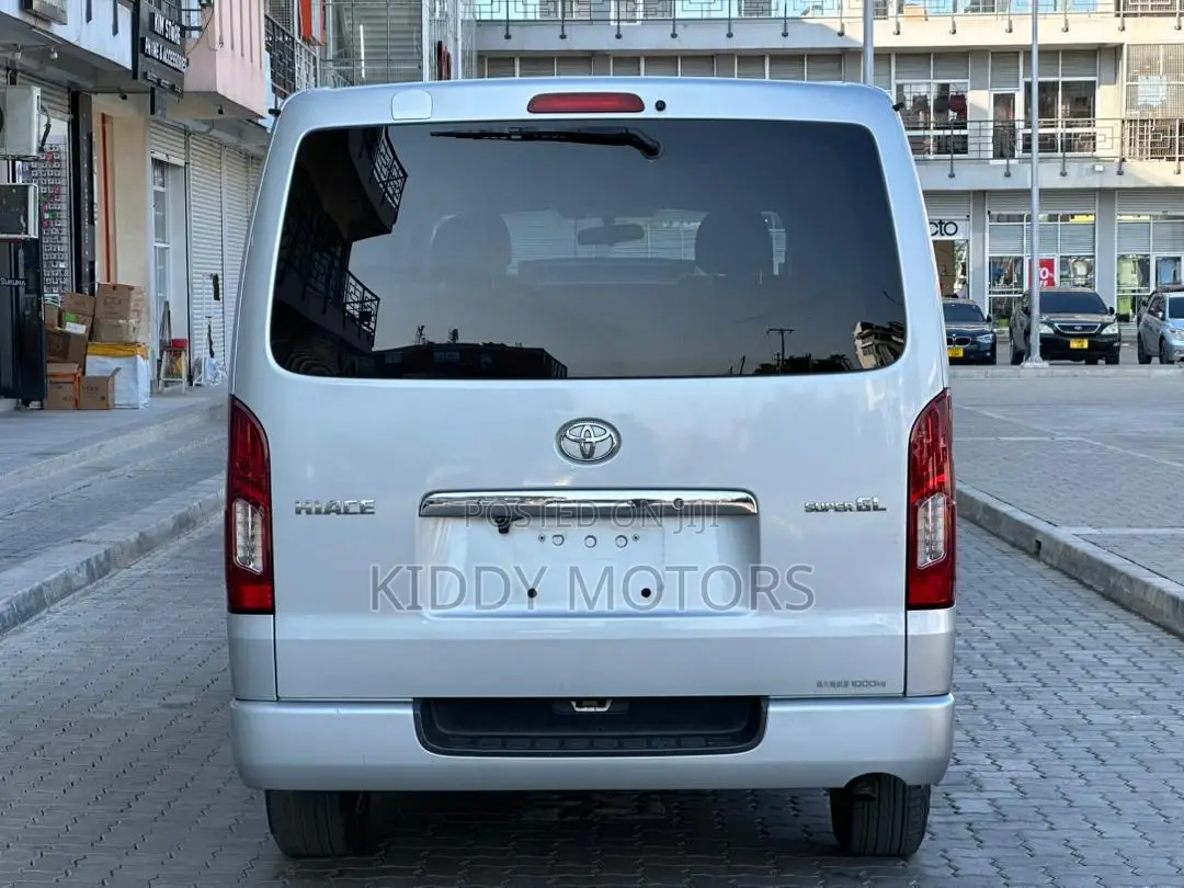 Toyota HiAce 2005 Silver