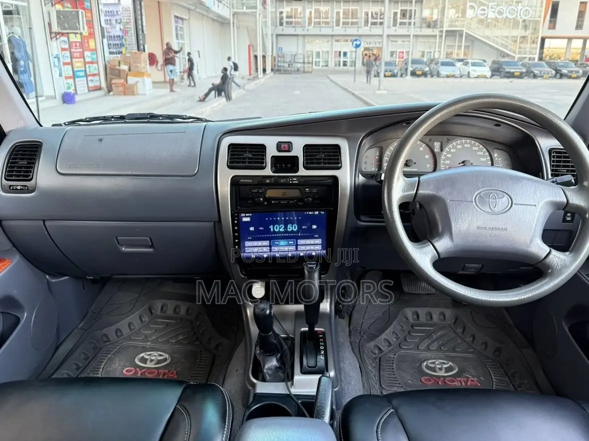 Toyota Hilux Surf 2.7 SSR 2000 Black