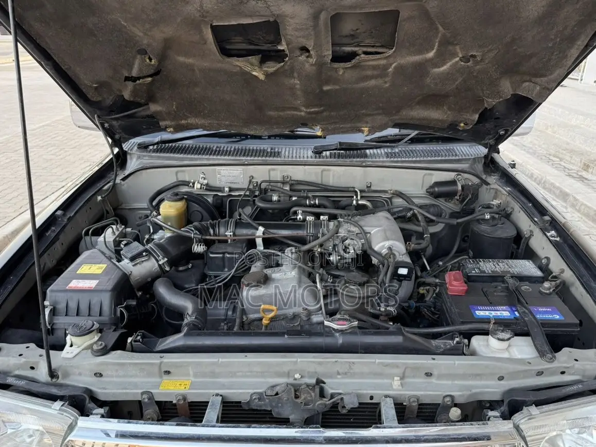 Toyota Hilux Surf 2.7 SSR 2000 Black