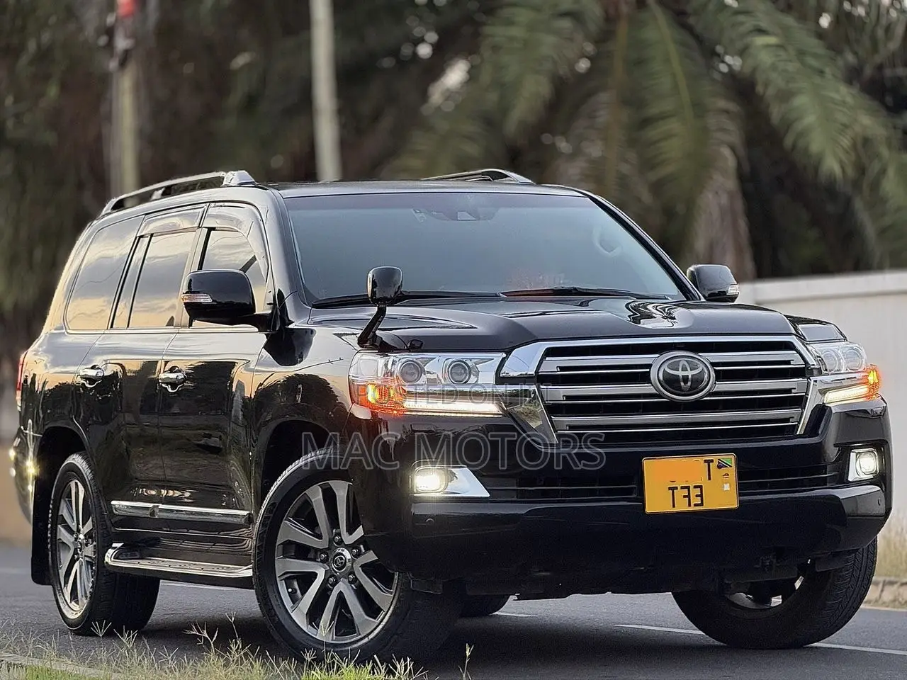 Toyota Land Cruiser 4.6 V8 ZX 2018 Black