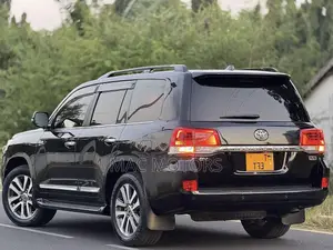 Toyota Land Cruiser 4.6 V8 ZX 2018 Black