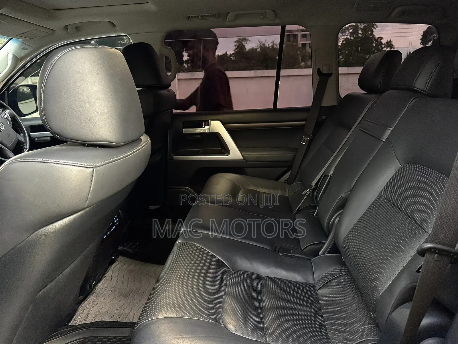 Toyota Land Cruiser 4.6 V8 ZX 2018 Black