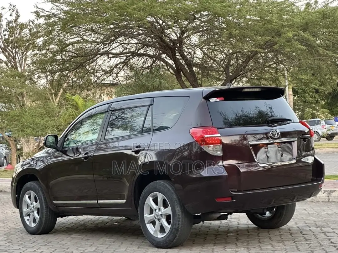 Toyota Vanguard 2010 Maroon
