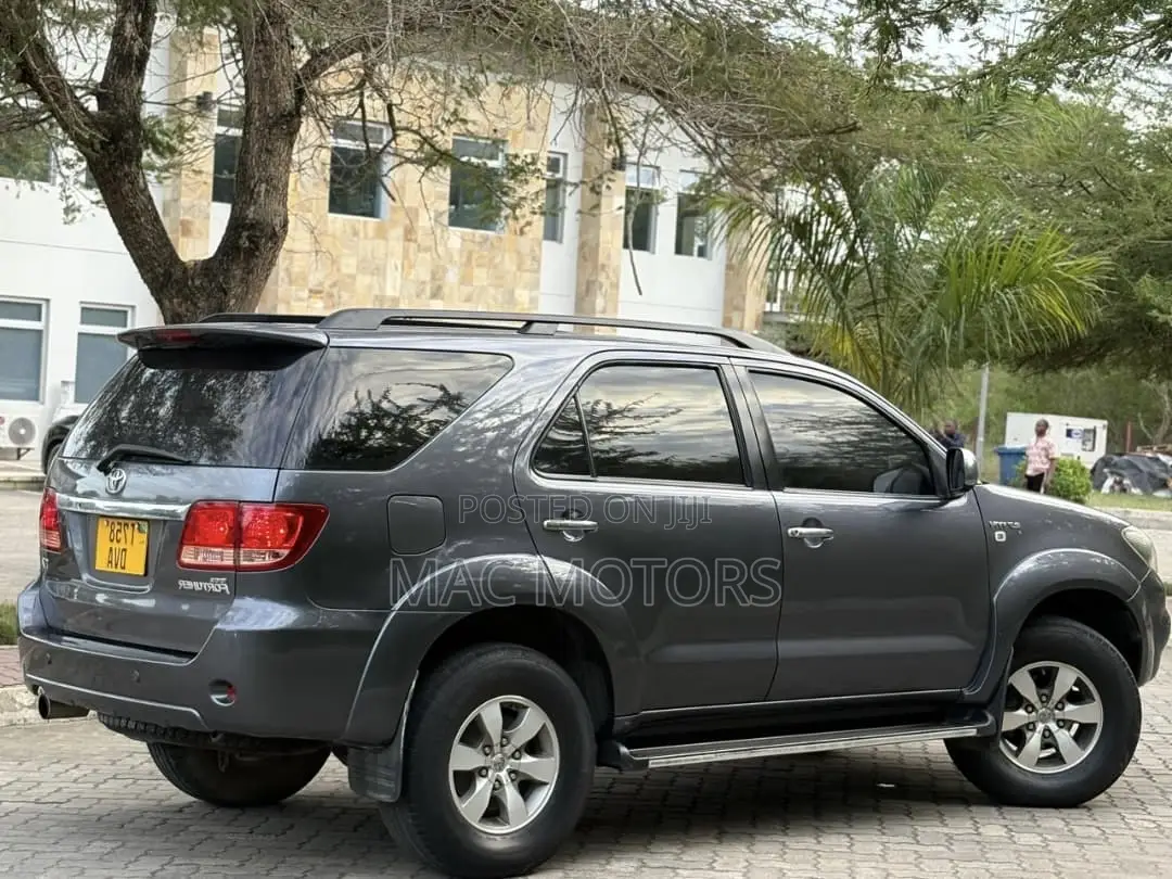 Toyota Fortuner 2.7 AWD 2006 Gray
