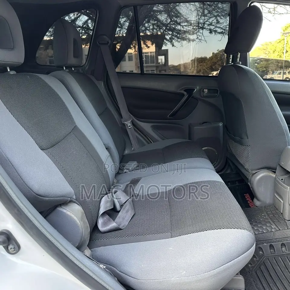 Toyota RAV4 Automatic 2003 White