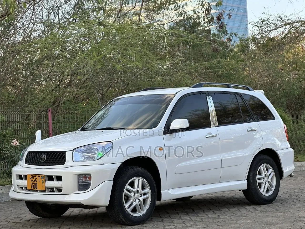 Toyota RAV4 Automatic 2003 White