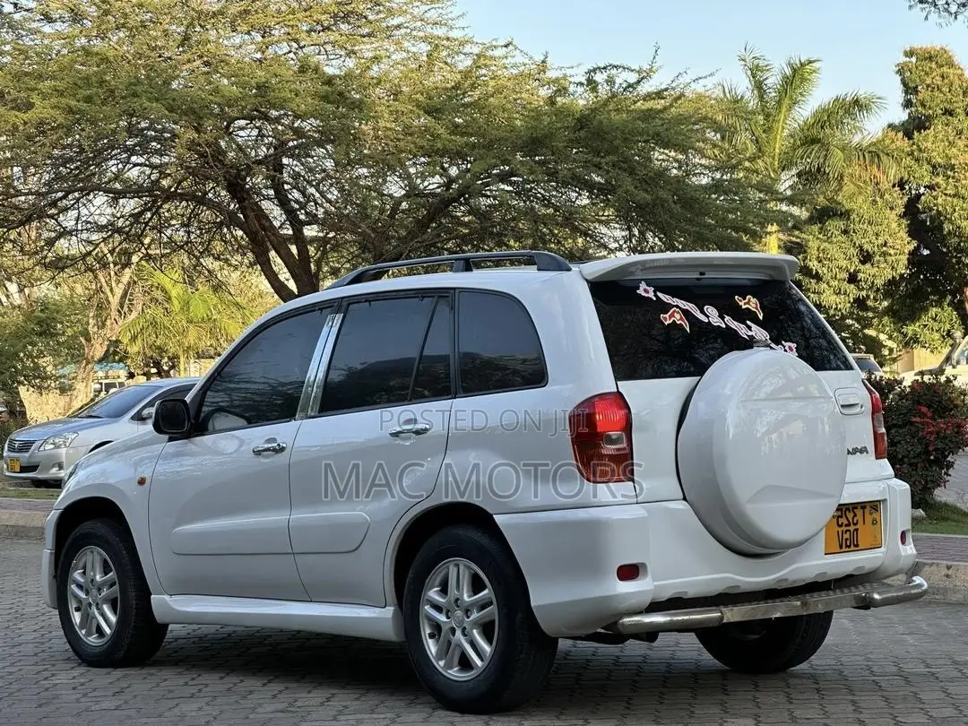 Toyota RAV4 Automatic 2003 White