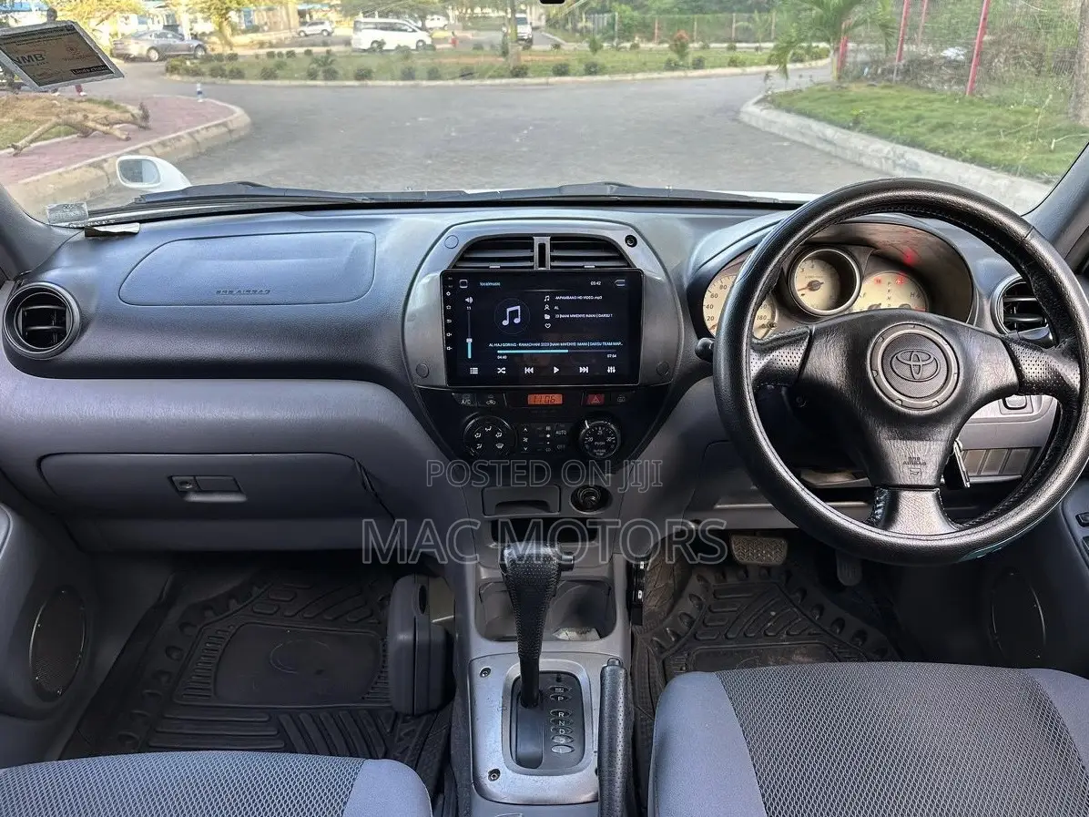 Toyota RAV4 Automatic 2003 White