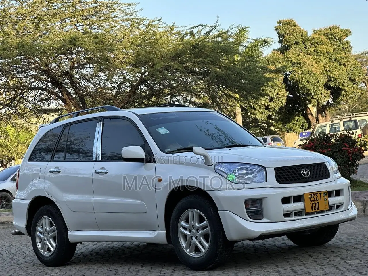 Toyota RAV4 Automatic 2003 White