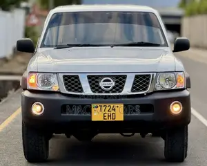 Nissan Patrol 2012 White