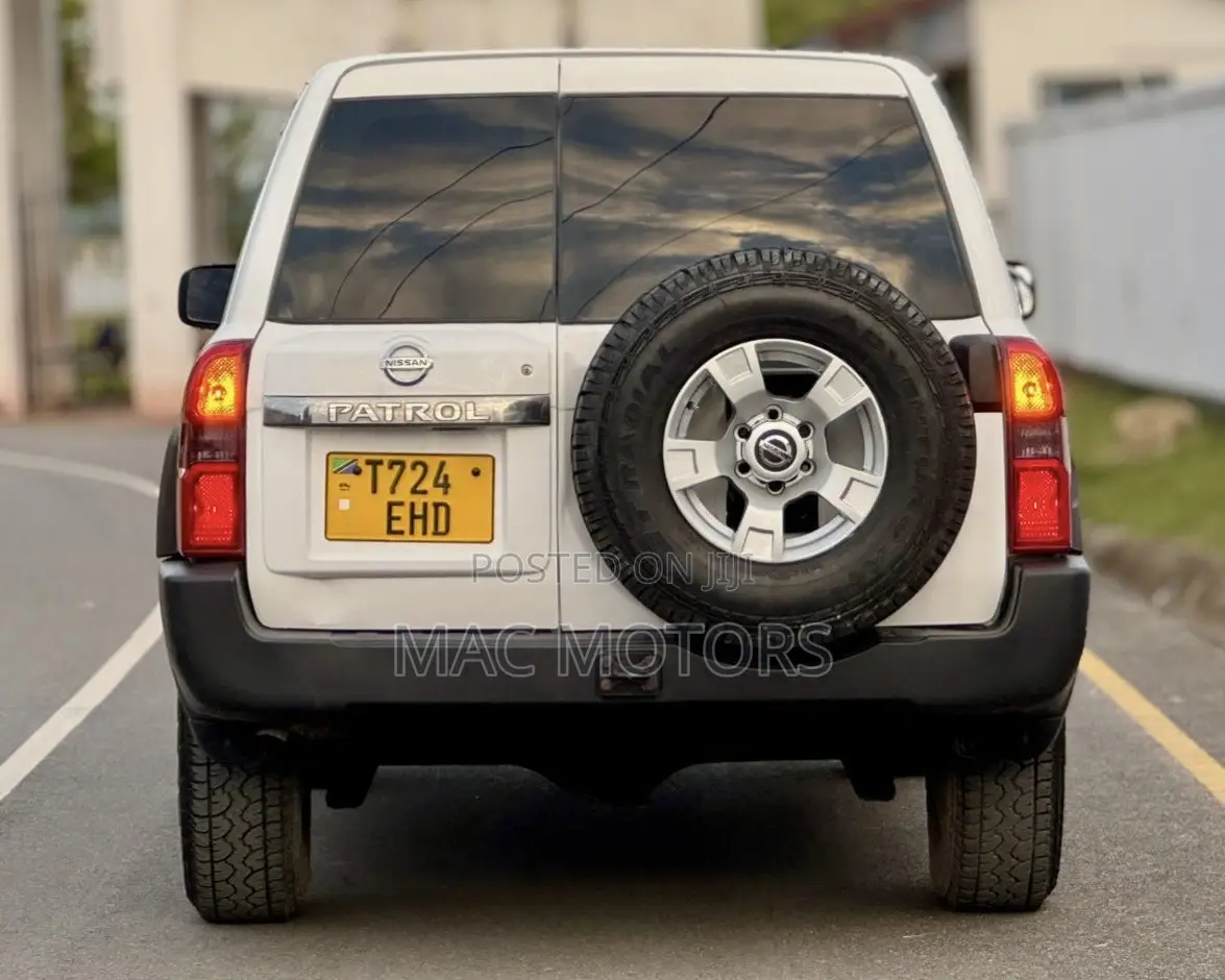 Nissan Patrol 2012 White
